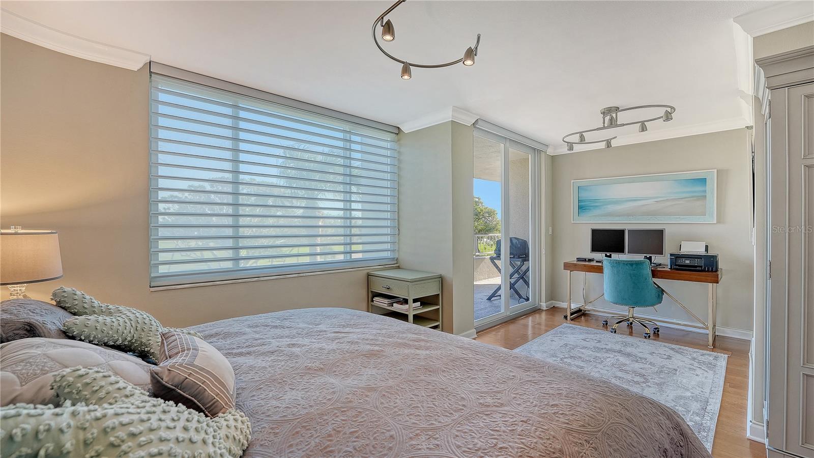 Image 25 of 40 For 775 Longboat Club Road 204