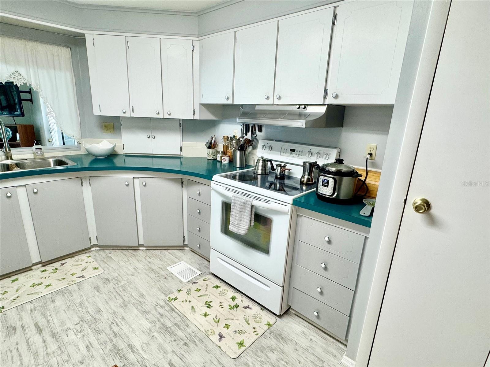 Image 11 of 77 For 4543 12th Street Court E