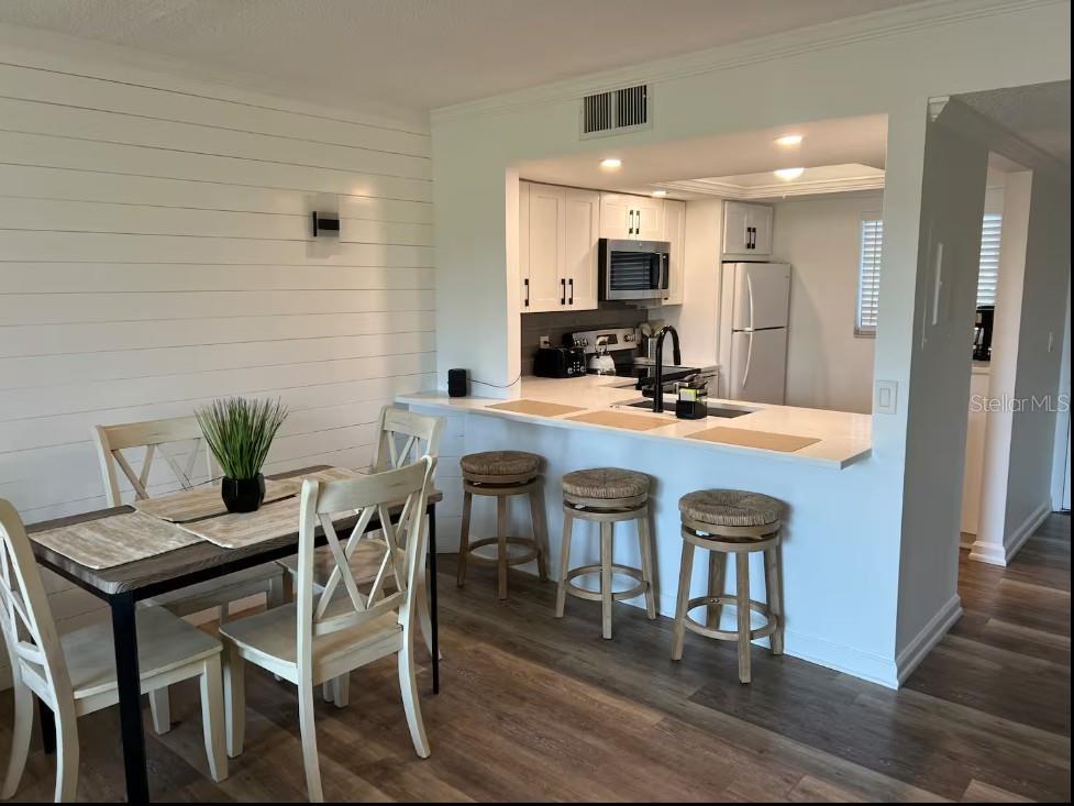 Image 16 of 45 For 3700 Beneva Road 601-613