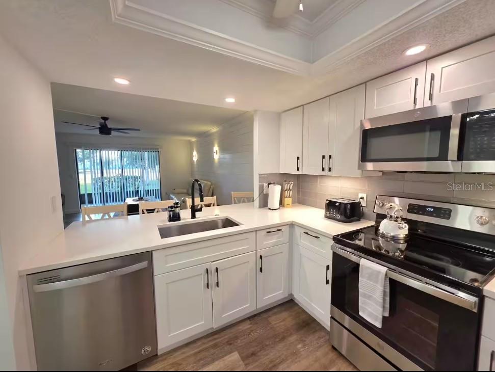 Image 19 of 45 For 3700 Beneva Road 601-613