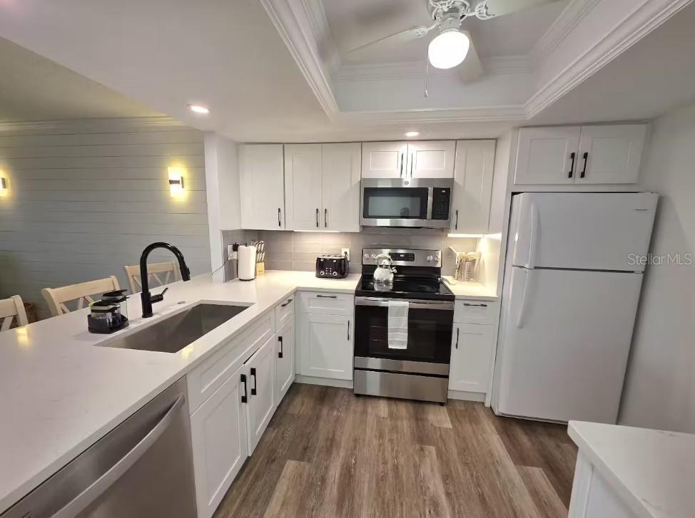 Image 20 of 45 For 3700 Beneva Road 601-613