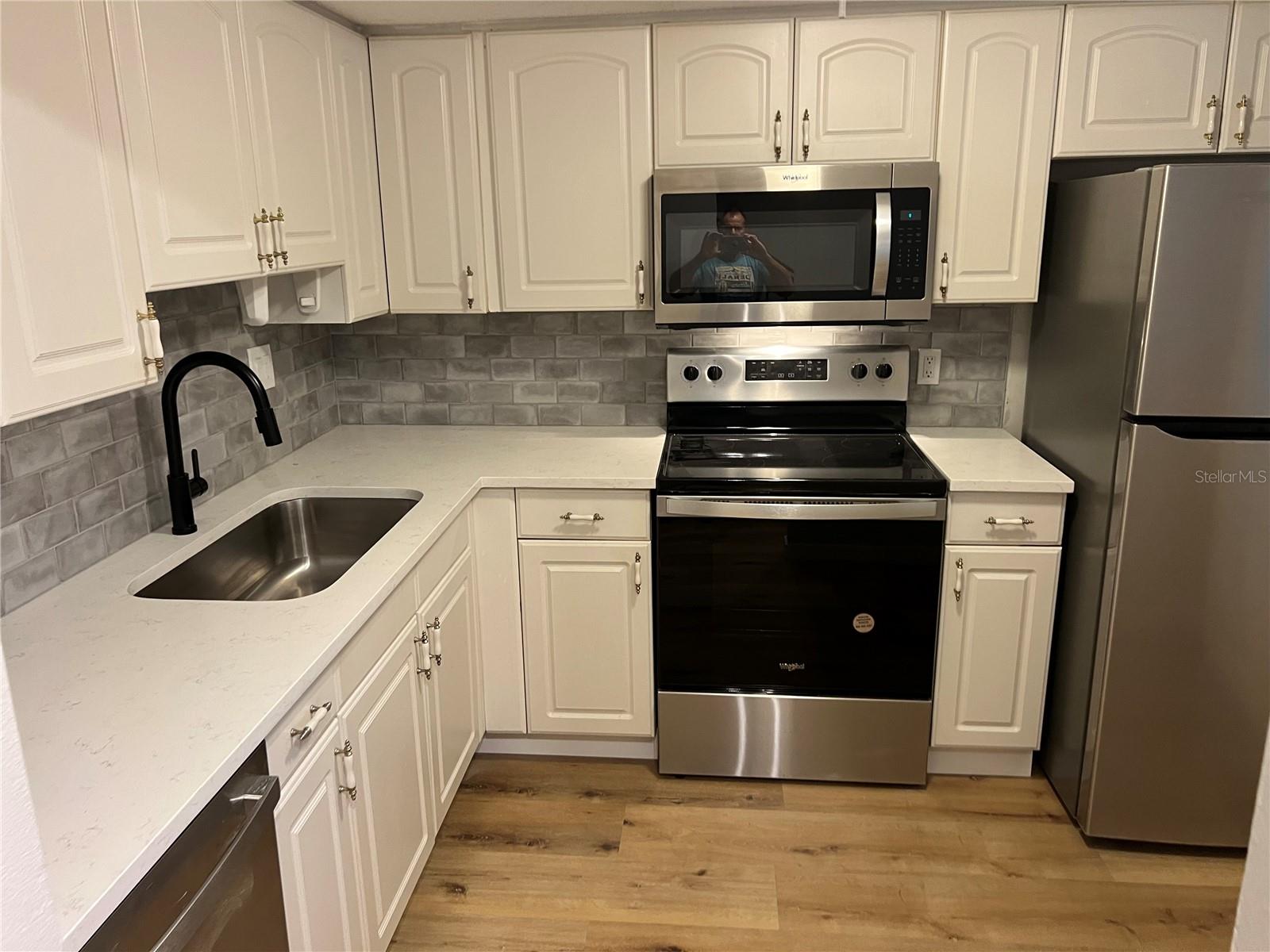 Image 33 of 45 For 3700 Beneva Road 601-613