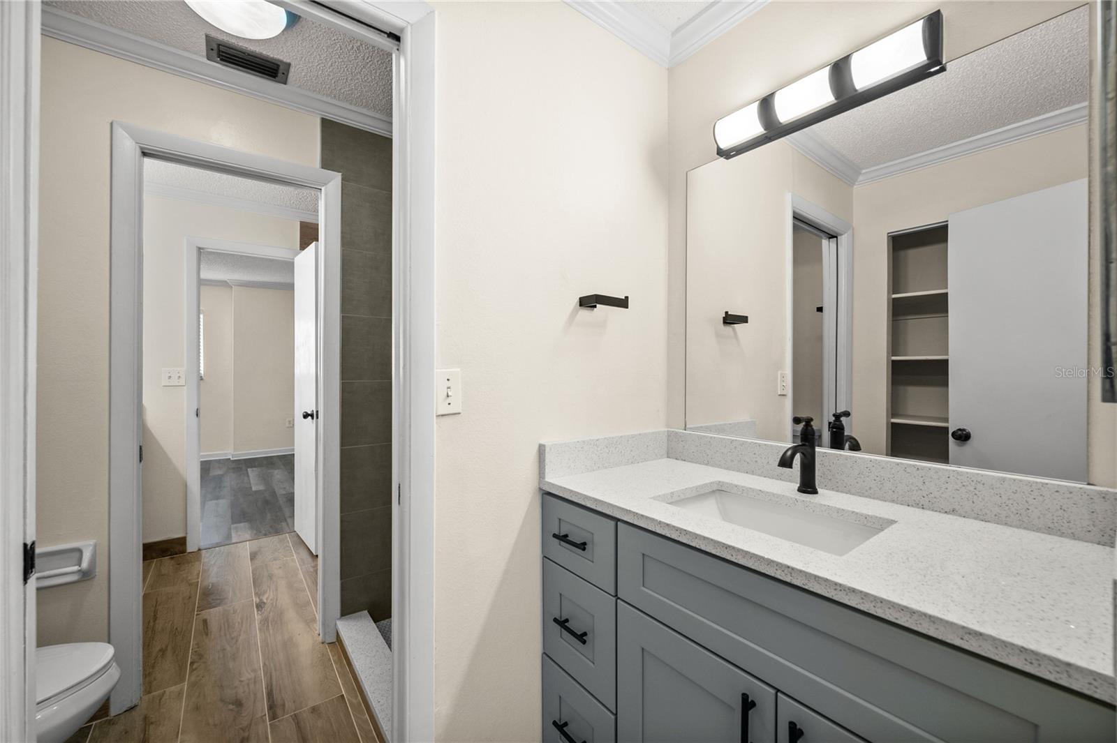 Image 37 of 45 For 3700 Beneva Road 601-613