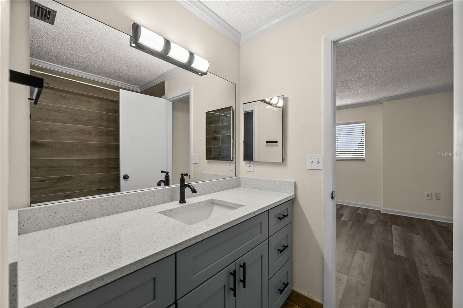 Image 39 of 45 For 3700 Beneva Road 601-613