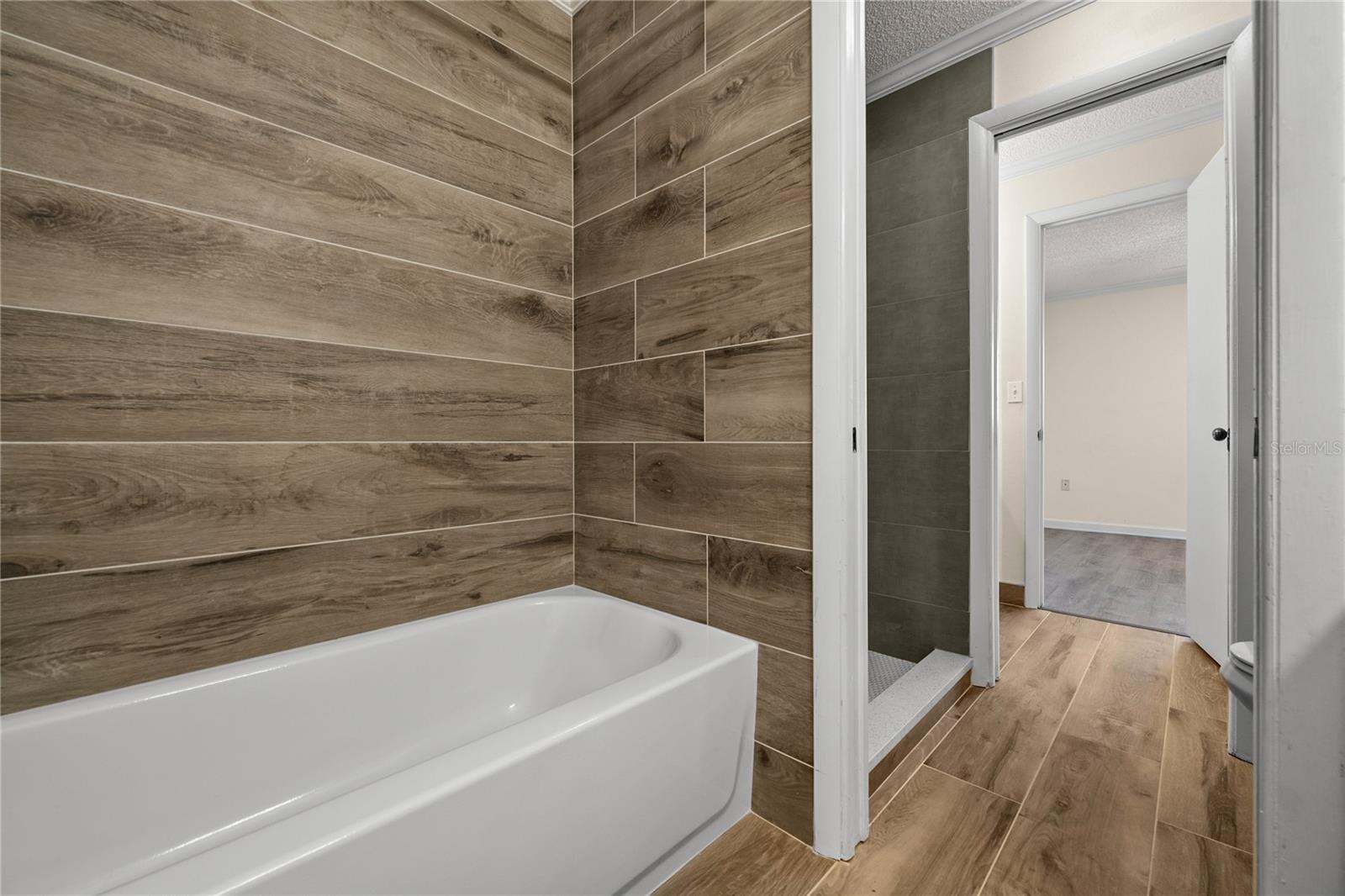 Image 40 of 45 For 3700 Beneva Road 601-613