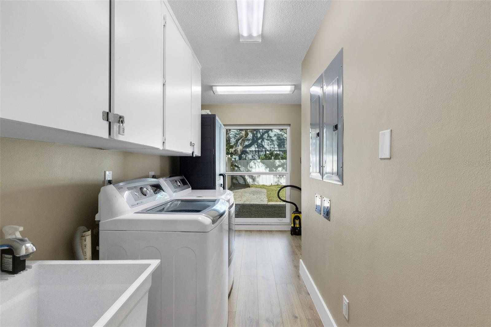 Image 28 of 32 For 10767 Danielle Drive