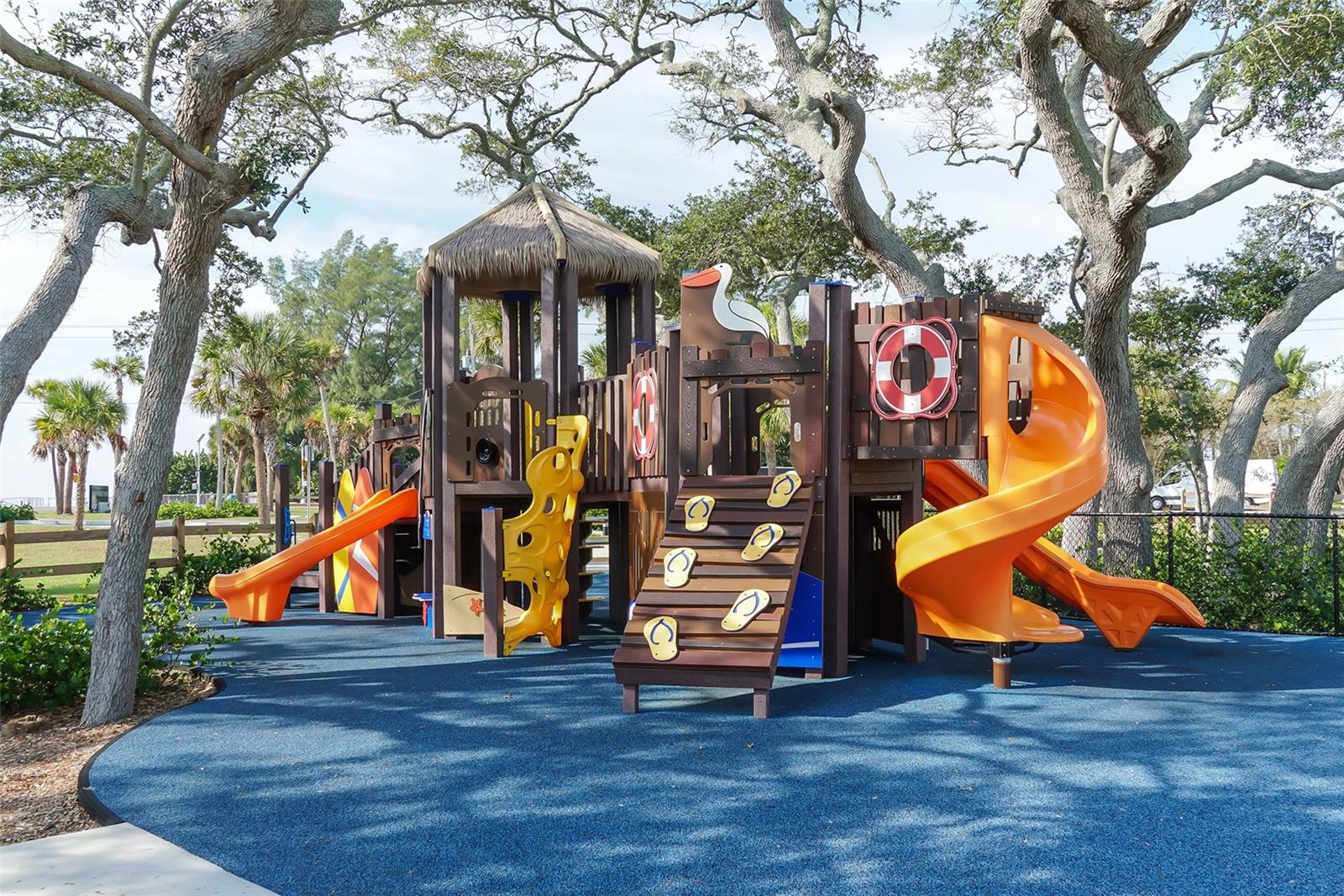 Image 13 of 29 For 579 Bayview Drive