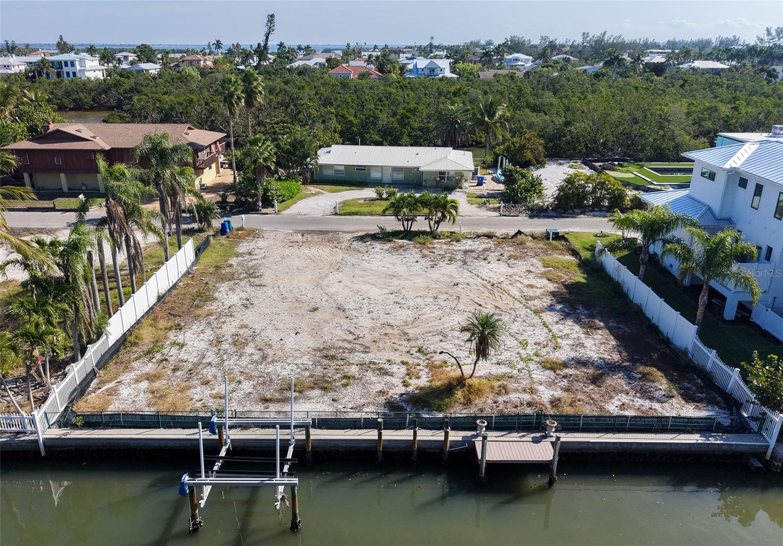 Image 2 of 29 For 579 Bayview Drive