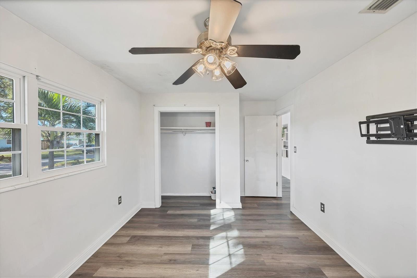 Image 17 of 28 For 2945 Michigan Street