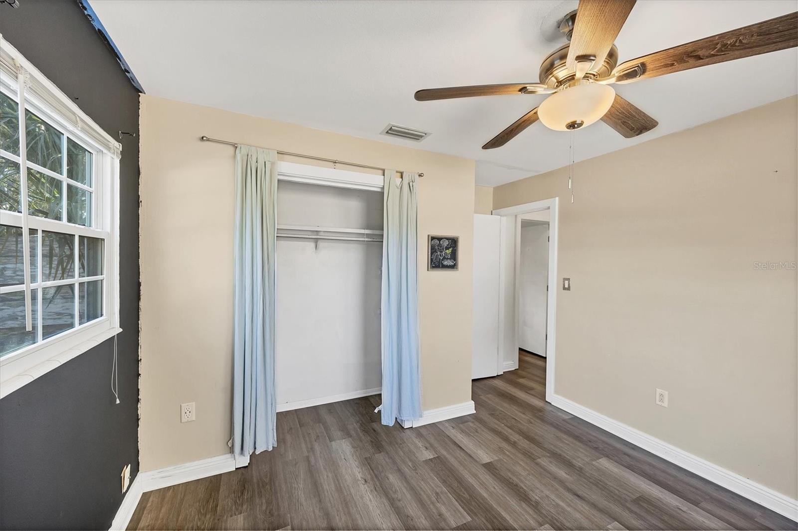 Image 20 of 28 For 2945 Michigan Street