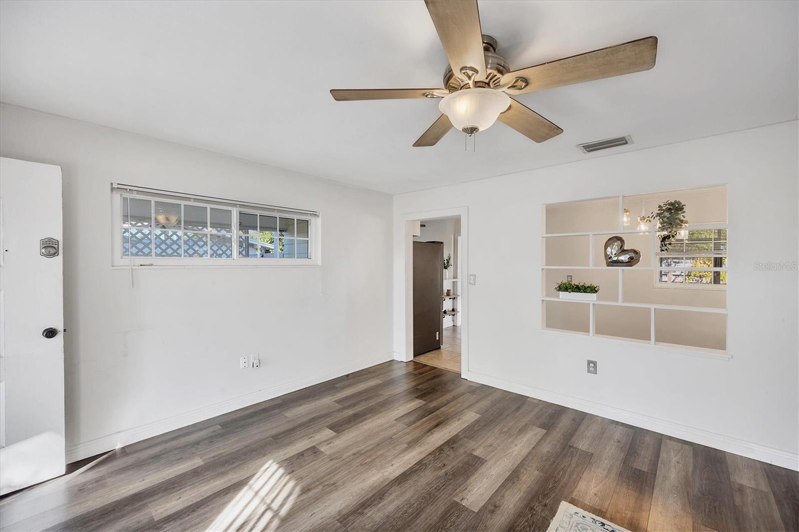 Image 4 of 28 For 2945 Michigan Street