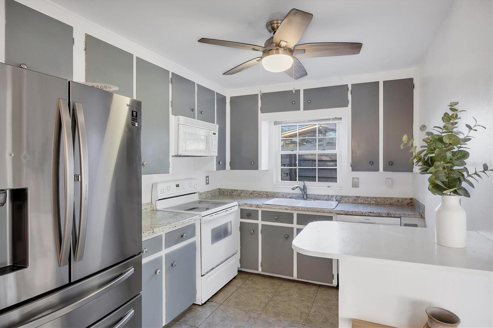 Image 9 of 28 For 2945 Michigan Street