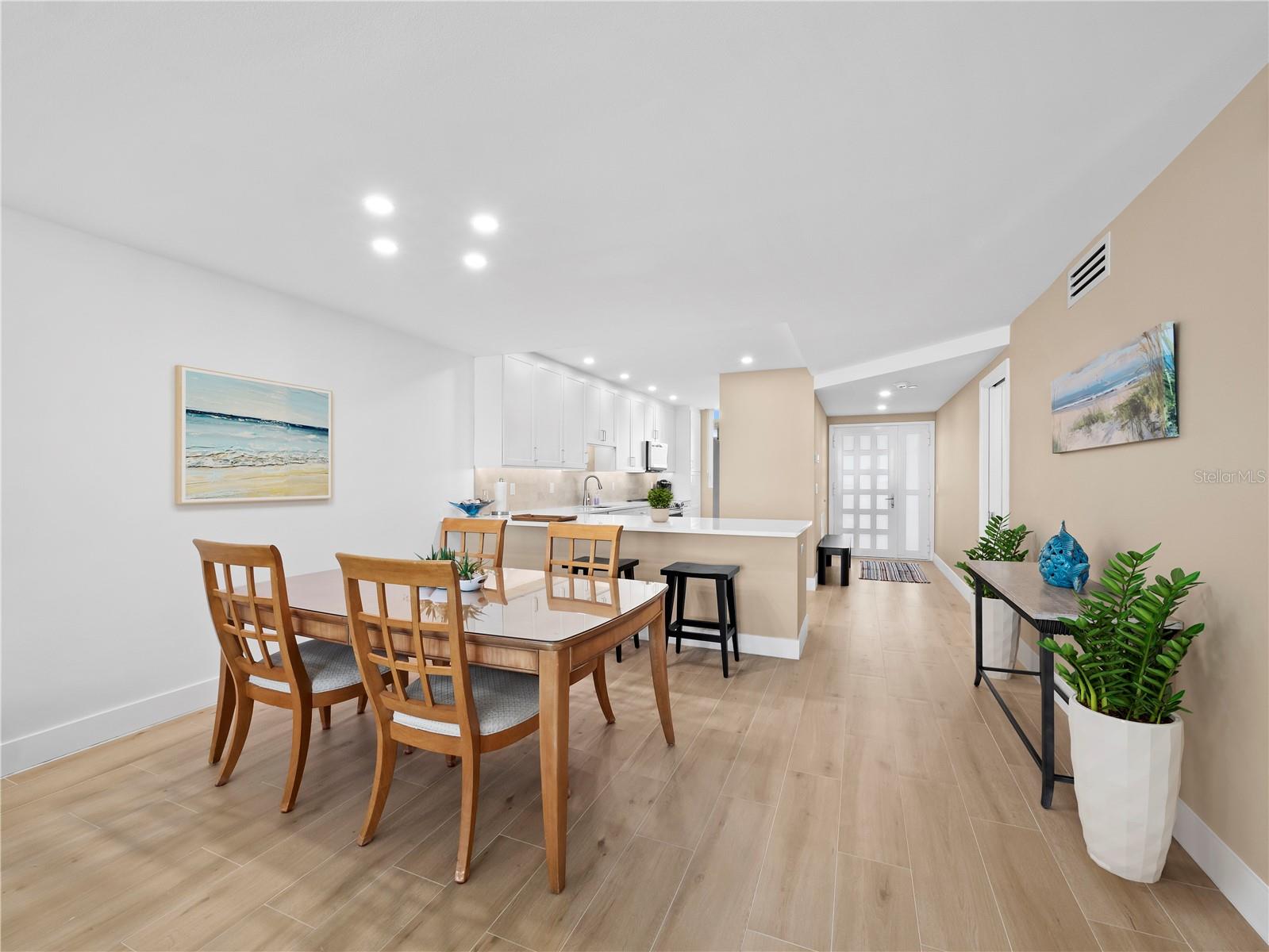 Image 10 of 57 For 1135 Gulf Of Mexico Drive 605