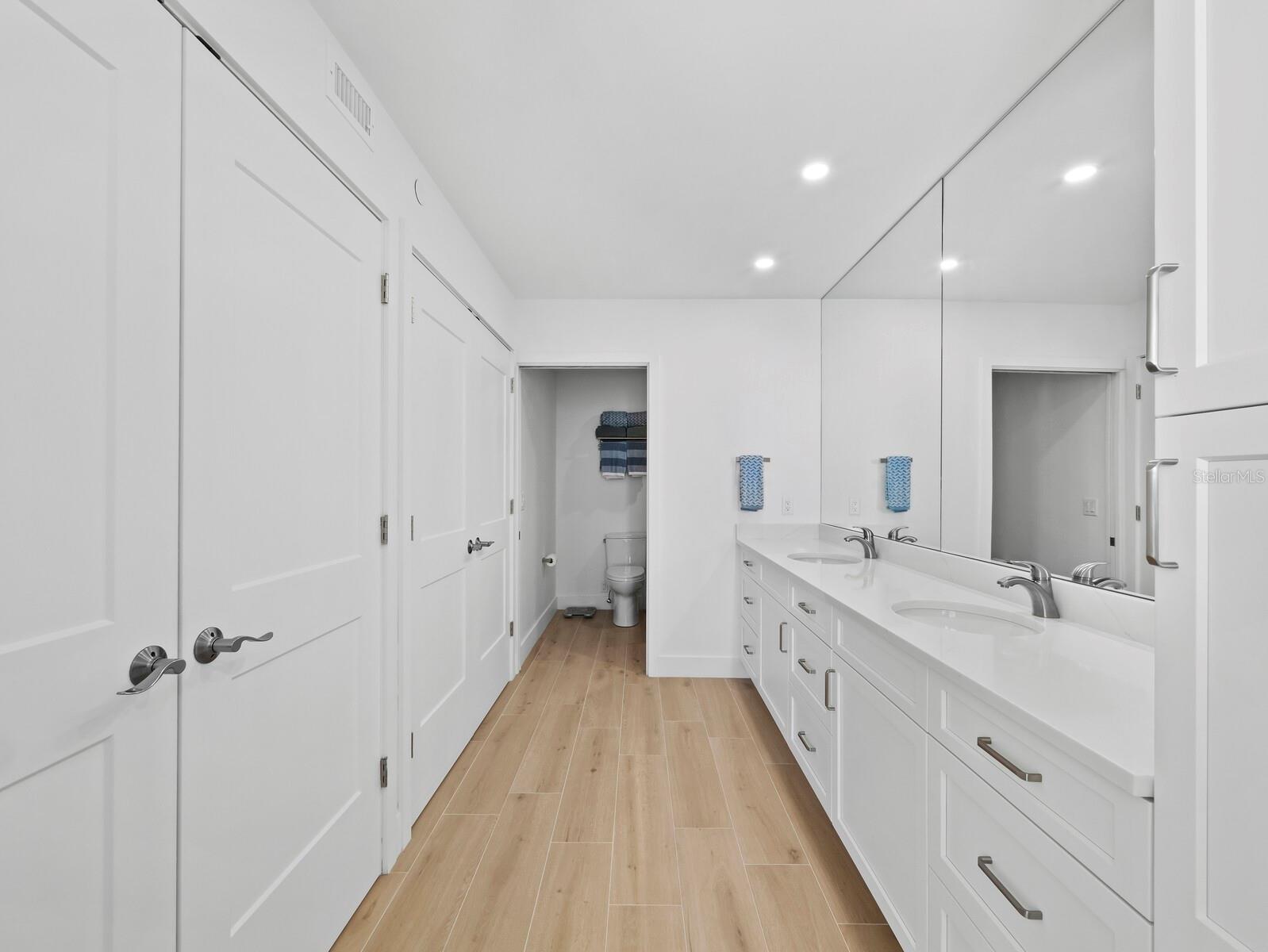 Image 25 of 57 For 1135 Gulf Of Mexico Drive 605