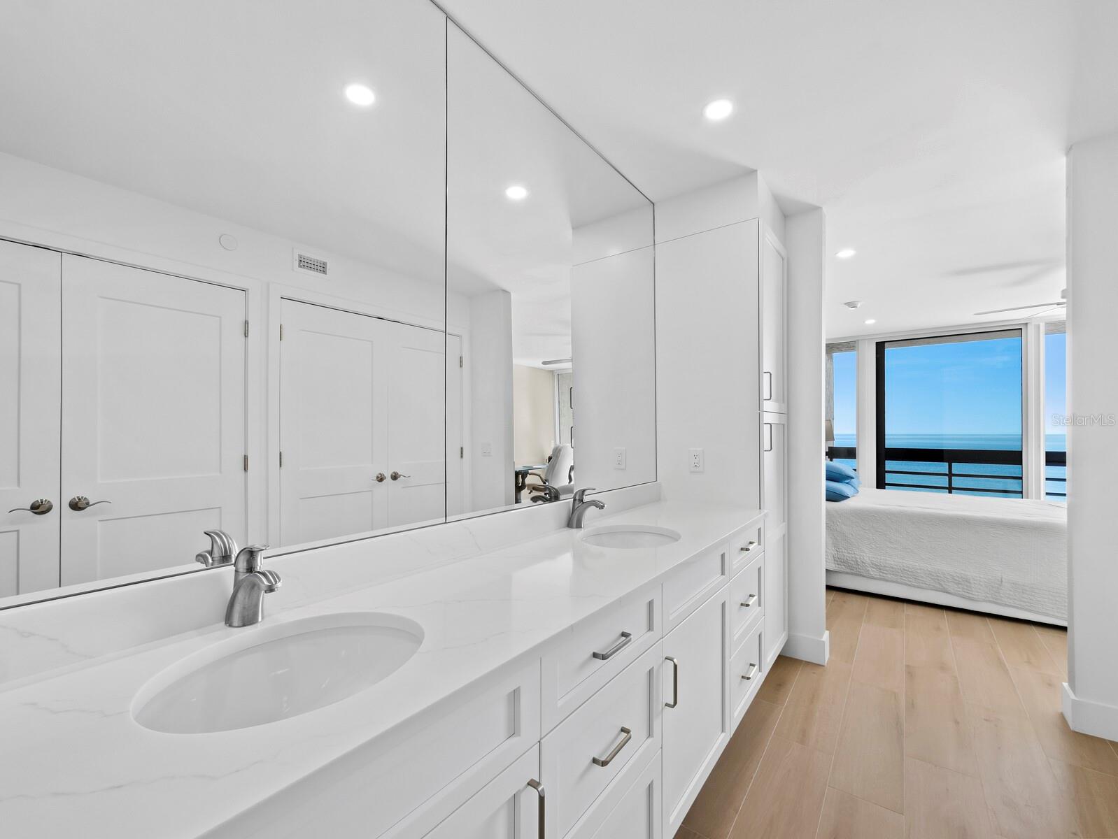 Image 26 of 57 For 1135 Gulf Of Mexico Drive 605