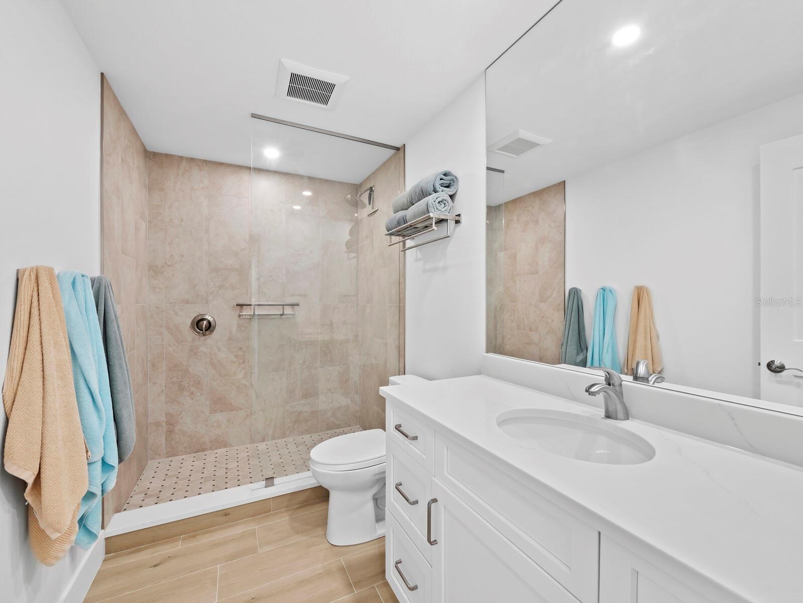 Image 30 of 57 For 1135 Gulf Of Mexico Drive 605