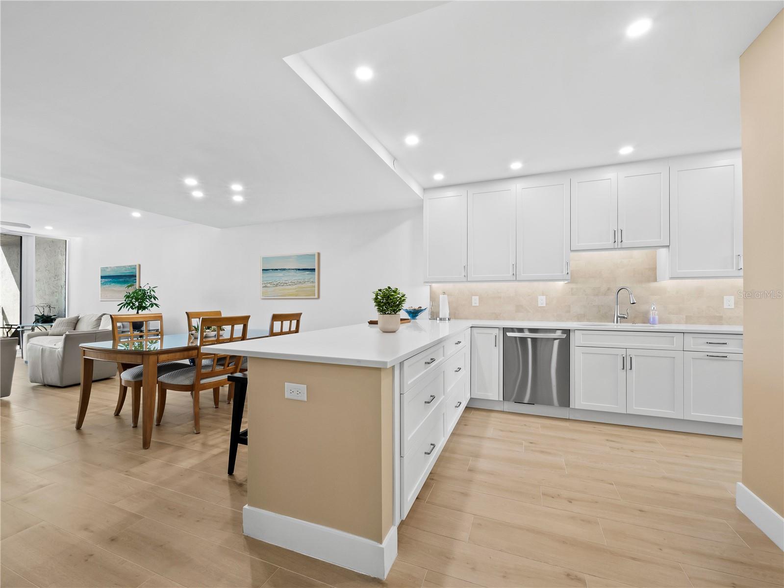 Image 5 of 57 For 1135 Gulf Of Mexico Drive 605