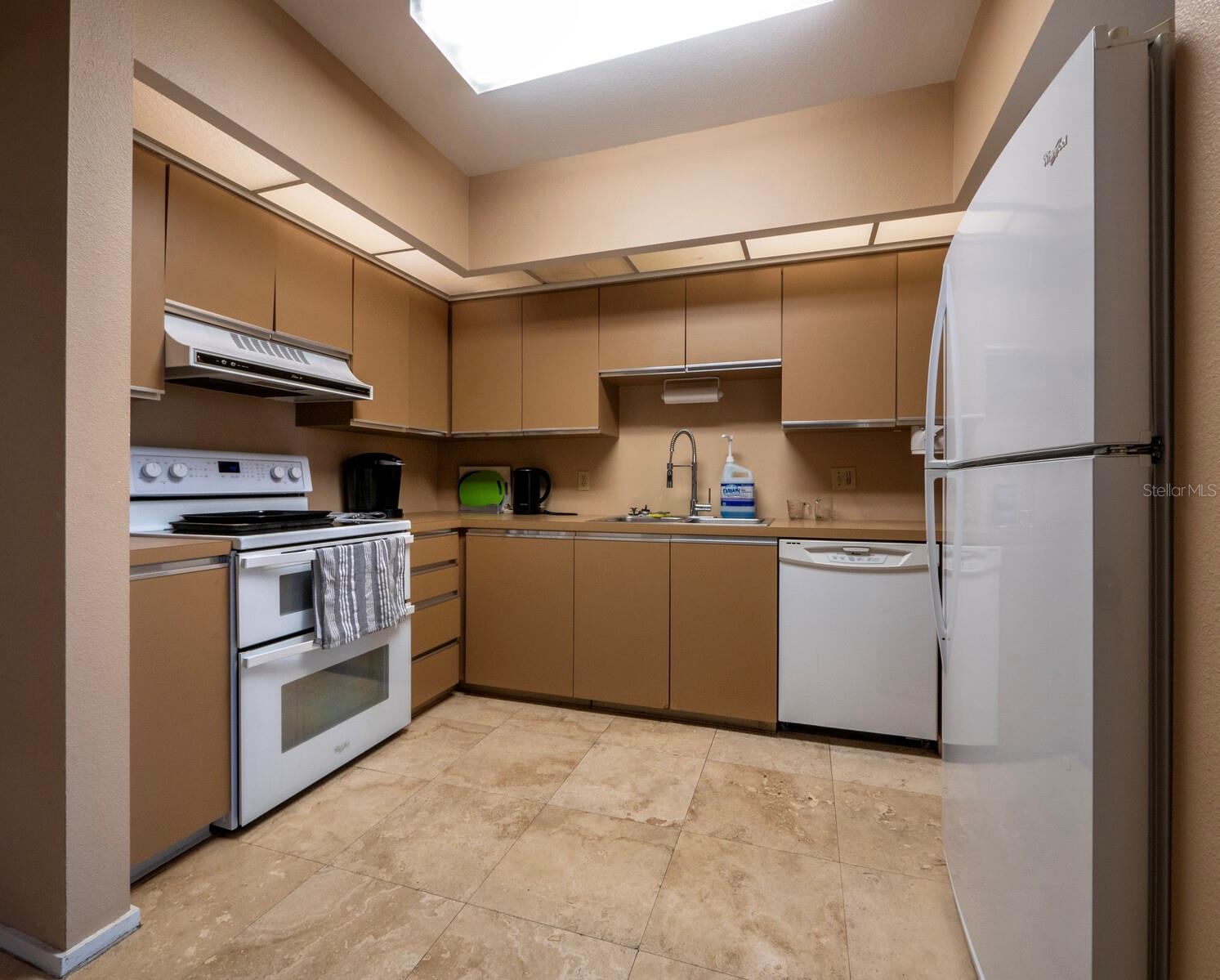 Image 52 of 57 For 1135 Gulf Of Mexico Drive 605