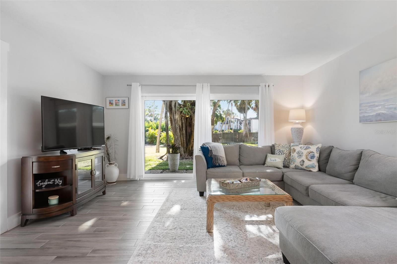 Image 5 of 28 For 5260 Gulf Of Mexico Drive 403