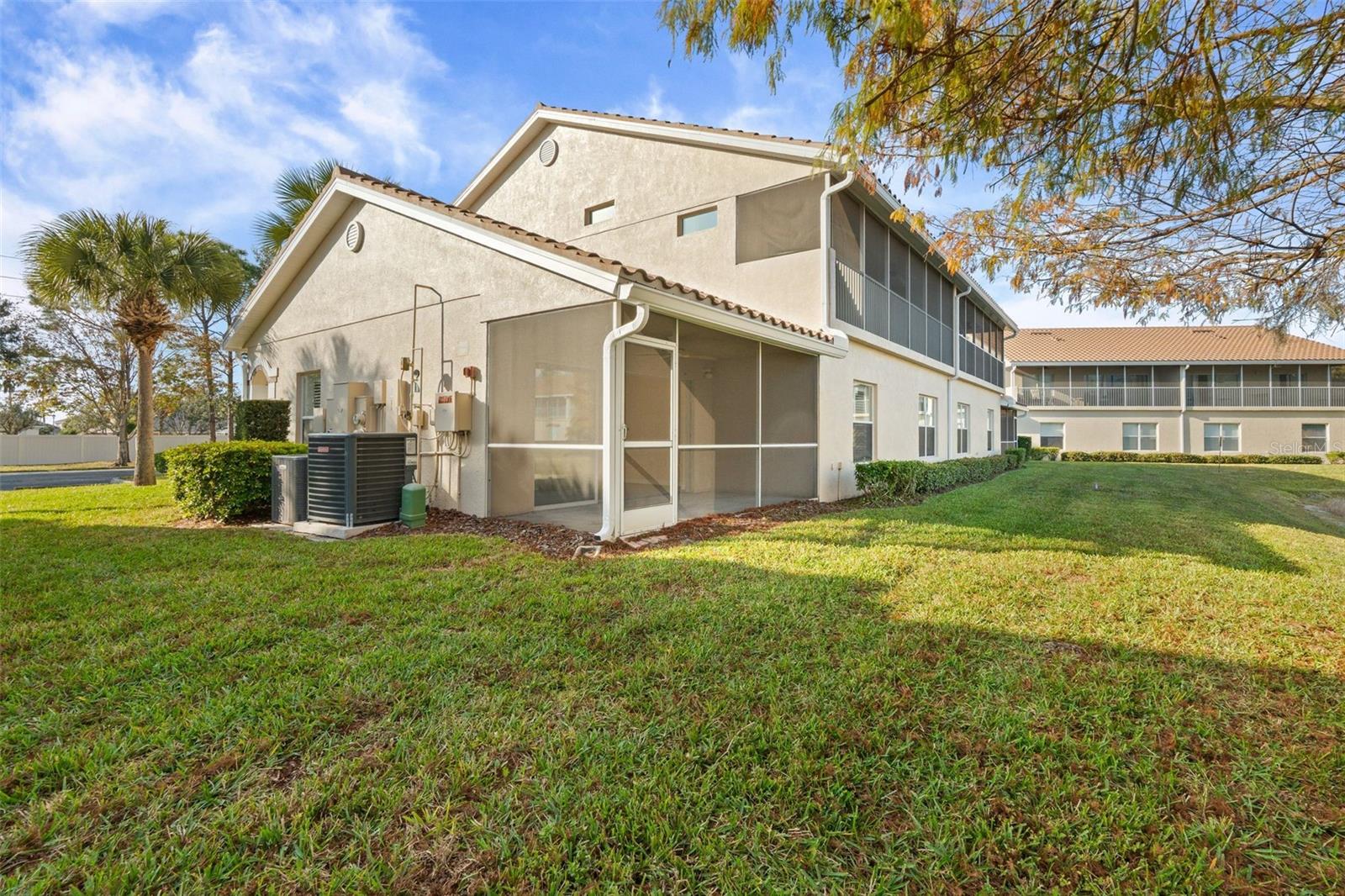 Image 18 of 95 For 7123 Strand Circle