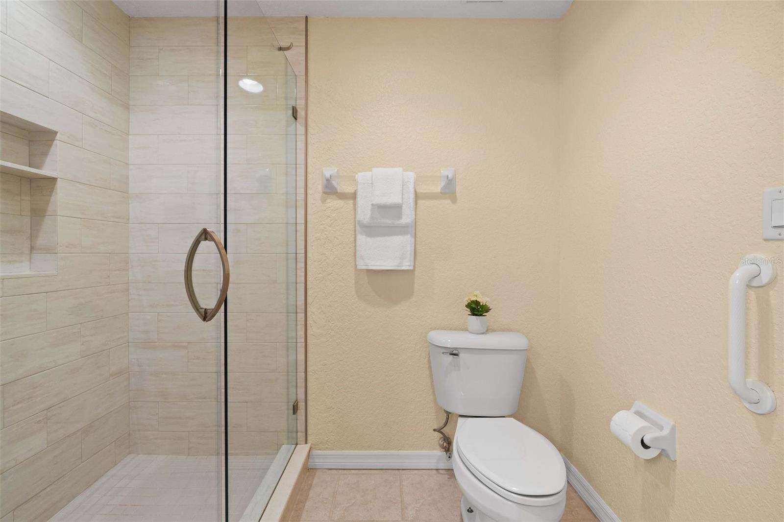 Image 30 of 95 For 7123 Strand Circle