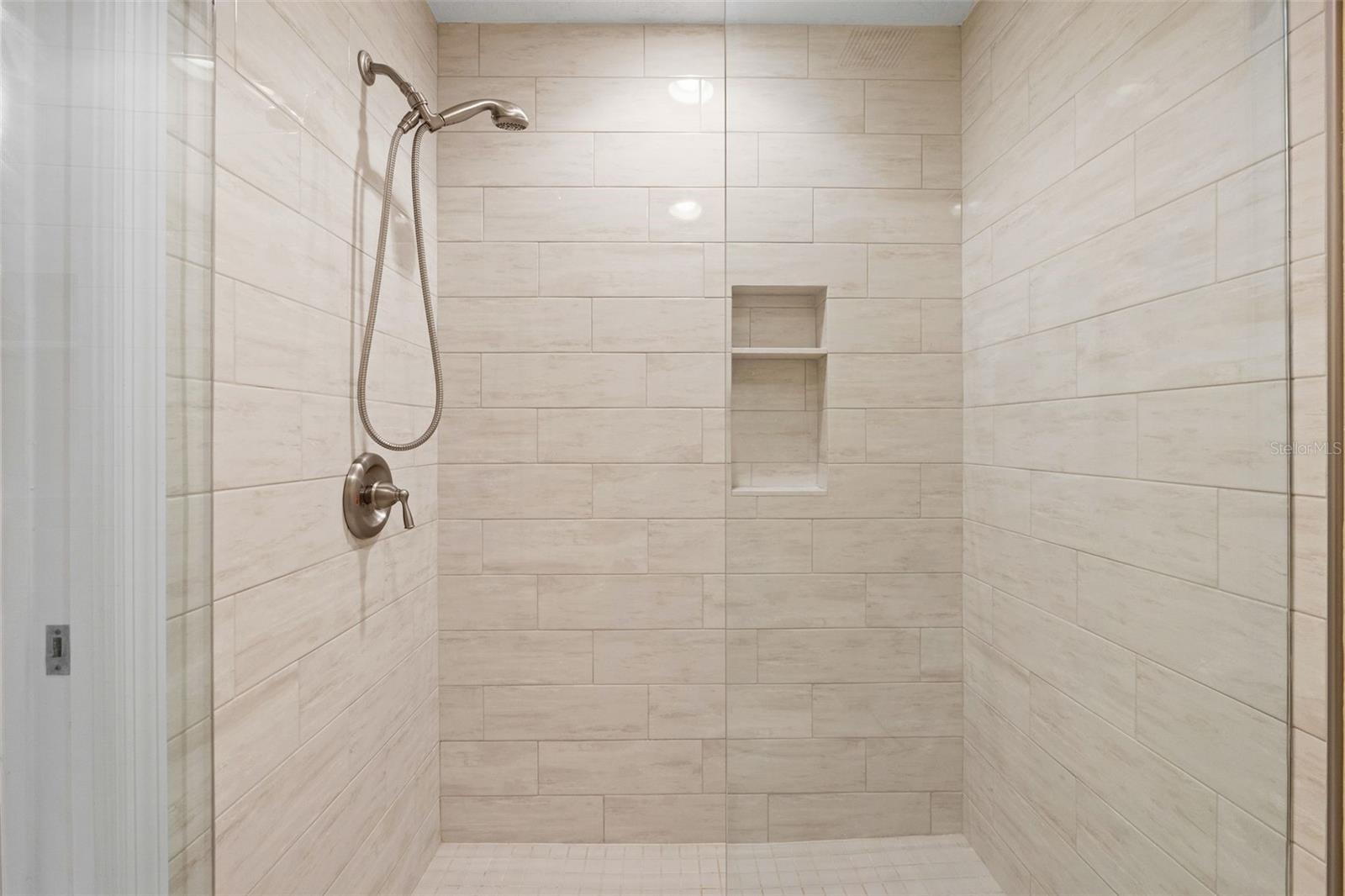 Image 31 of 95 For 7123 Strand Circle