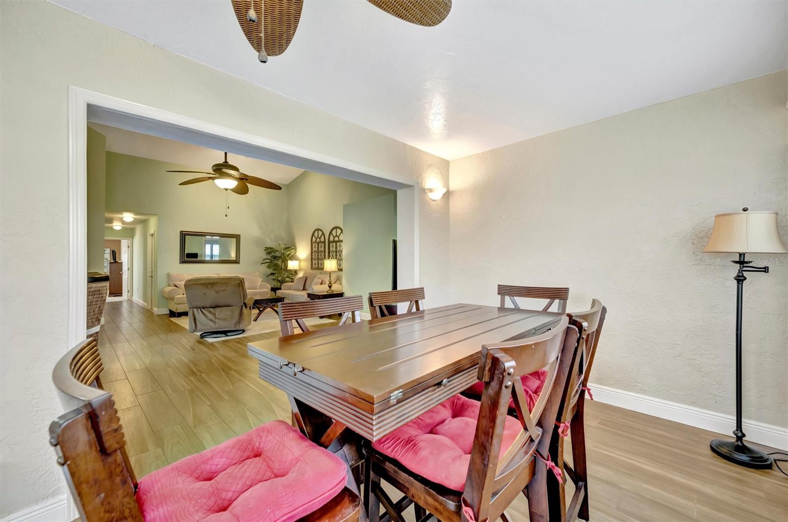 Image 22 of 51 For 1612 Fairway Oaks Drive