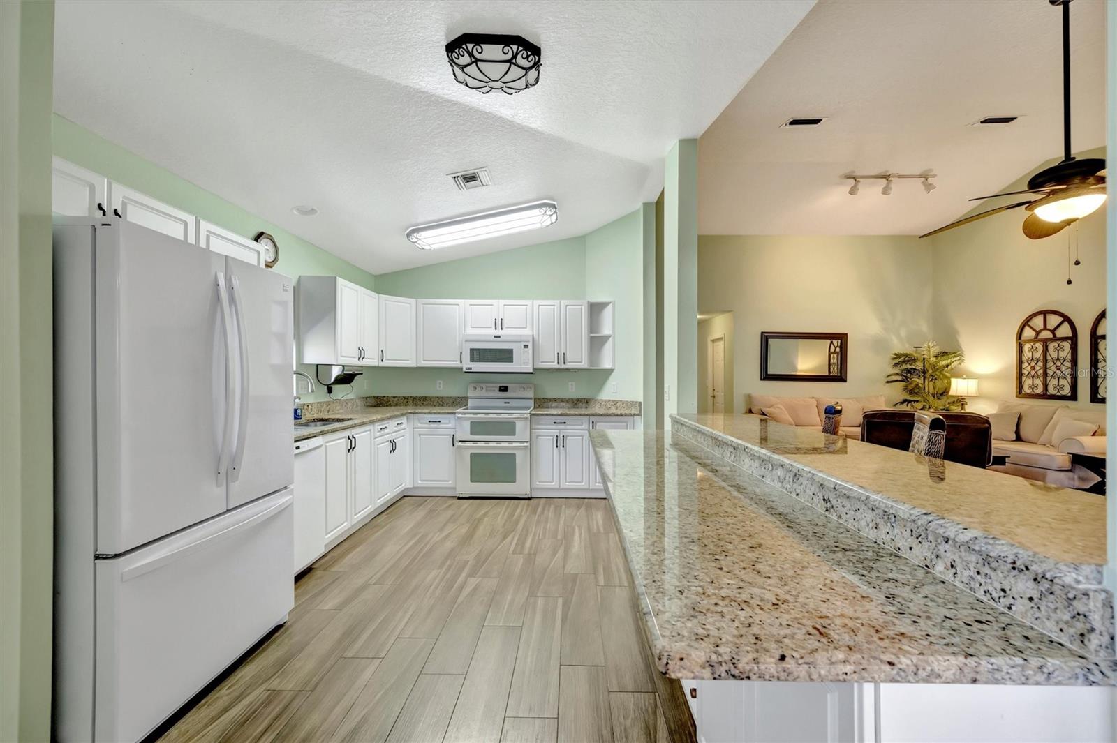 Image 24 of 51 For 1612 Fairway Oaks Drive