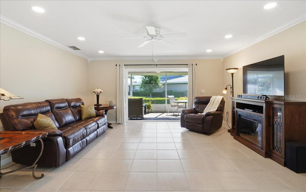 Image 11 of 39 For 3908 Center Gate Circle 27