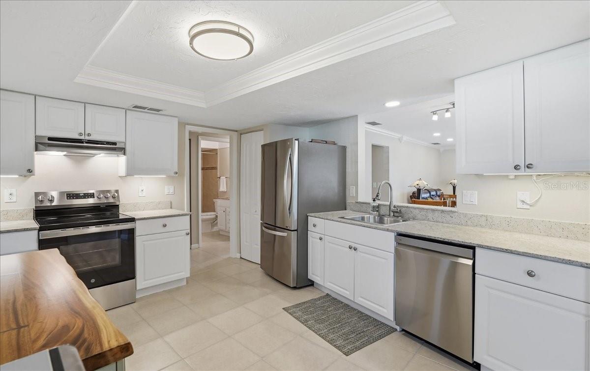 Image 17 of 39 For 3908 Center Gate Circle 27