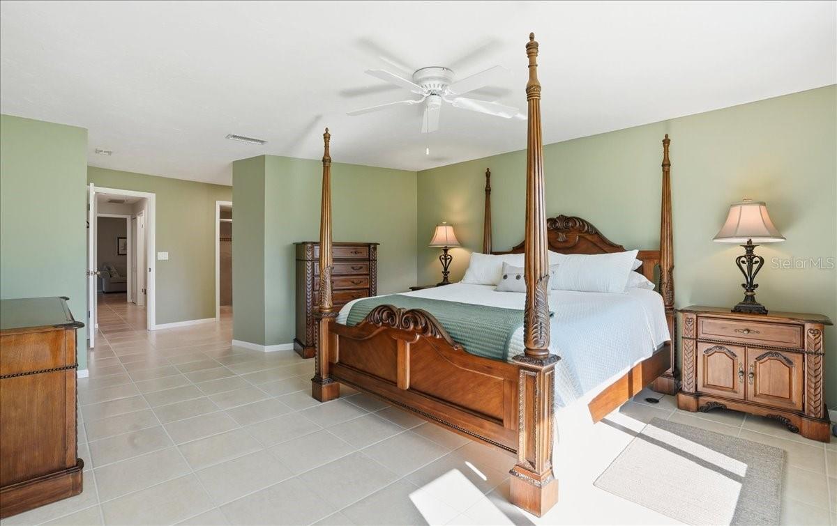 Image 22 of 39 For 3908 Center Gate Circle 27