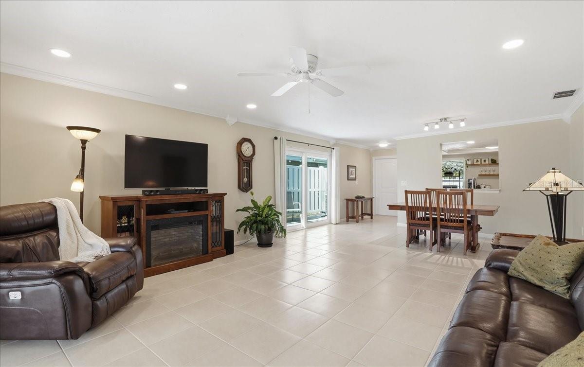 Image 5 of 39 For 3908 Center Gate Circle 27