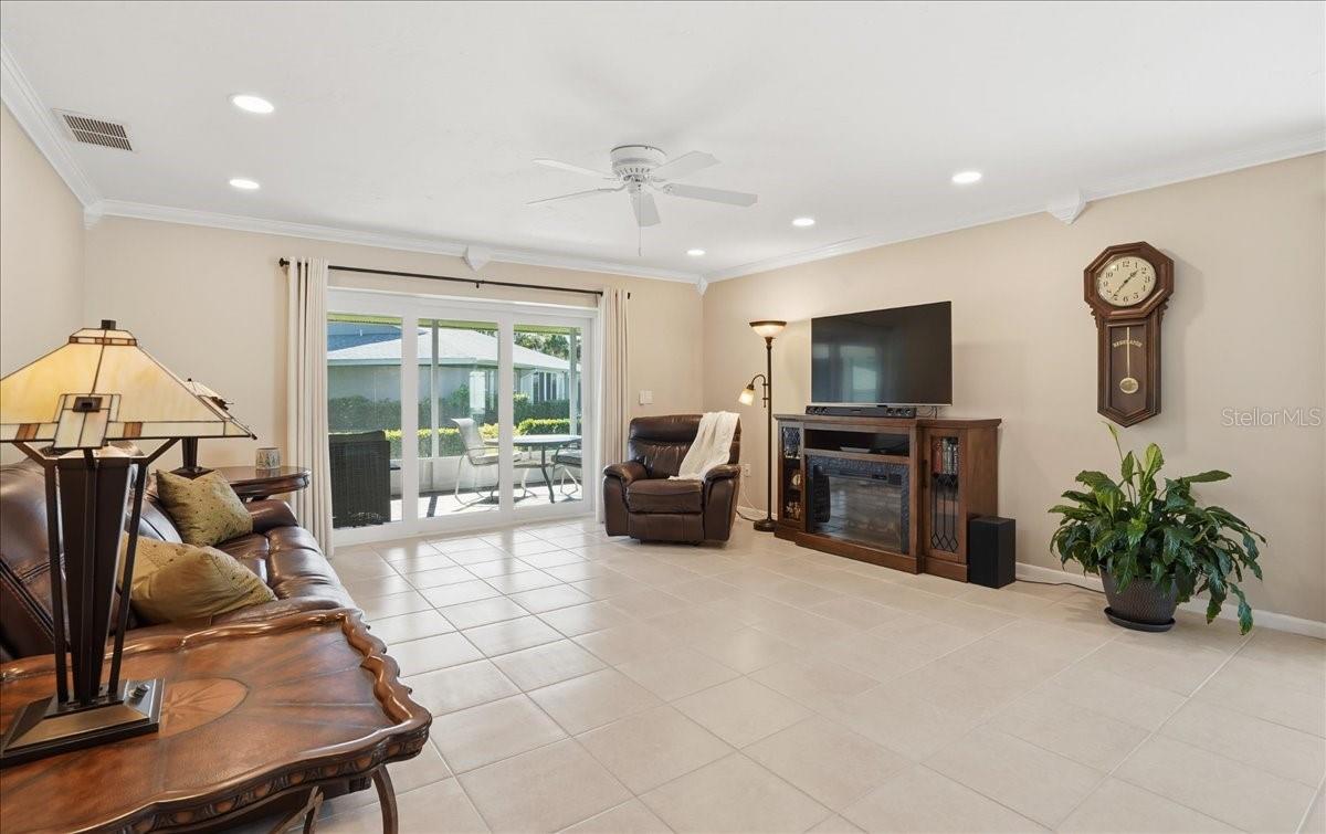 Image 7 of 39 For 3908 Center Gate Circle 27