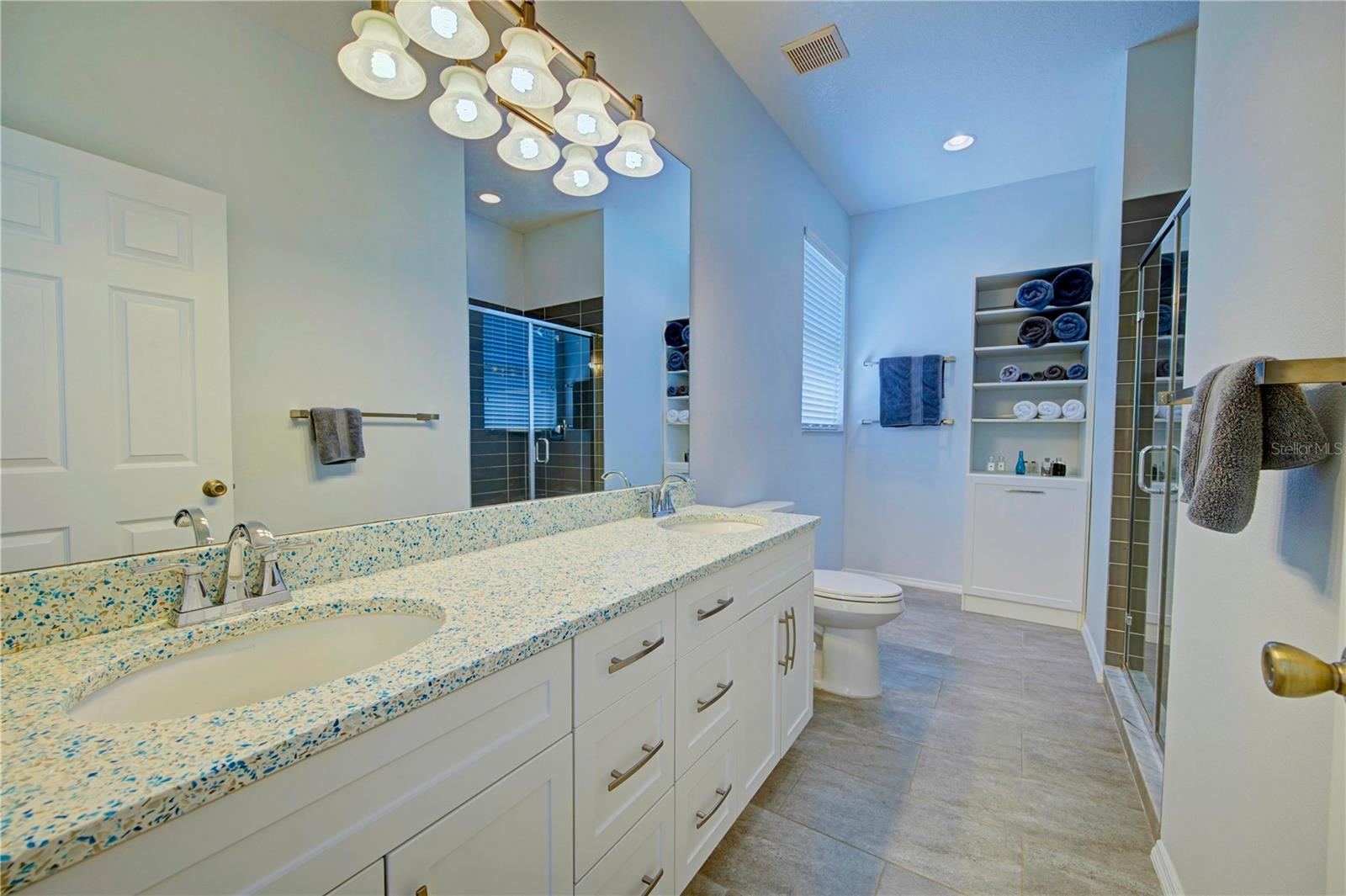 Image 19 of 69 For 3912 4th Avenue Ne