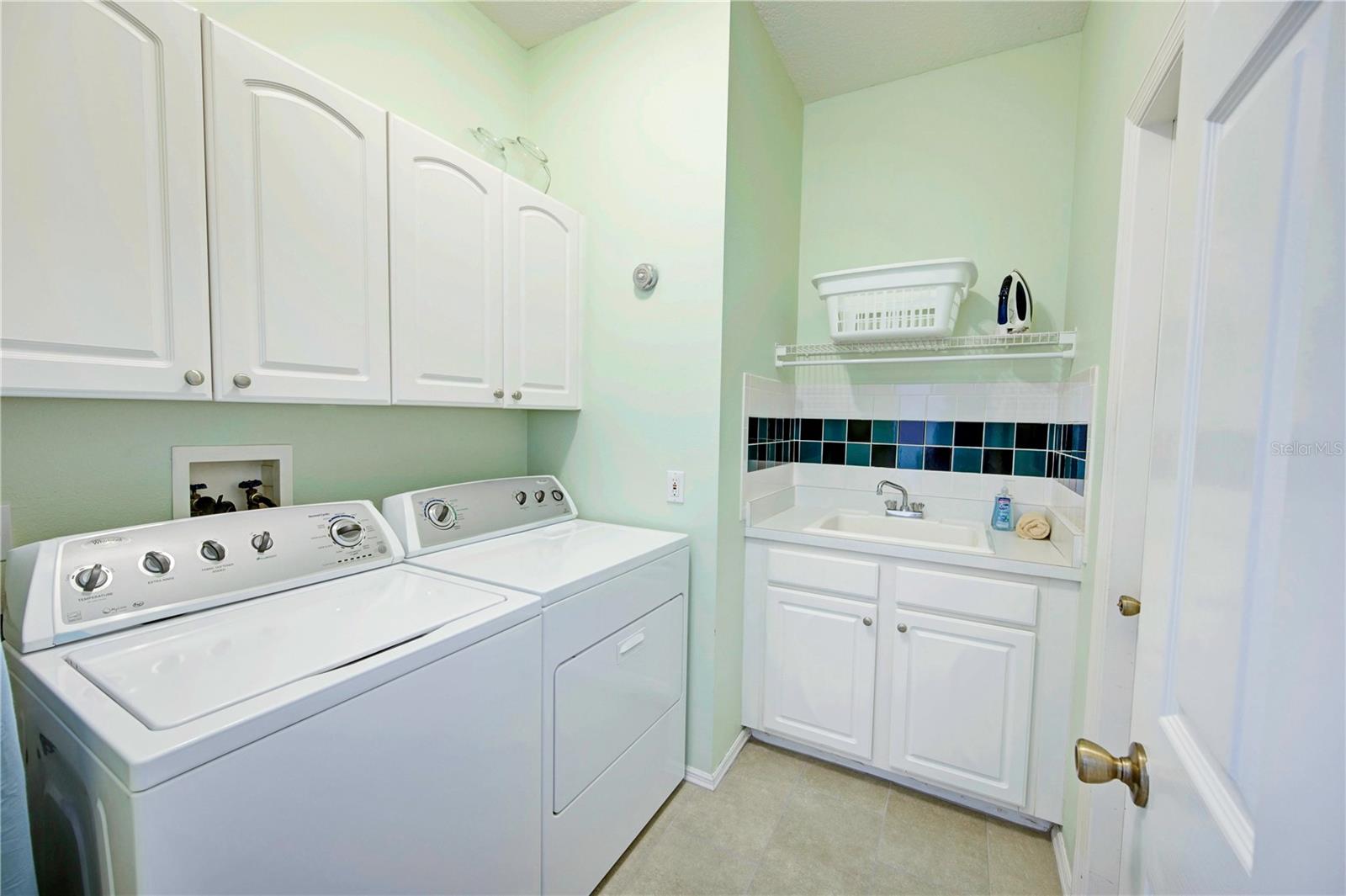 Image 33 of 69 For 3912 4th Avenue Ne