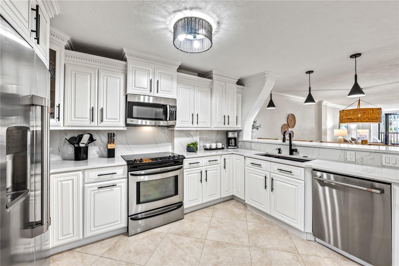 Image 10 of 75 For 5880 Midnight Pass Road 210