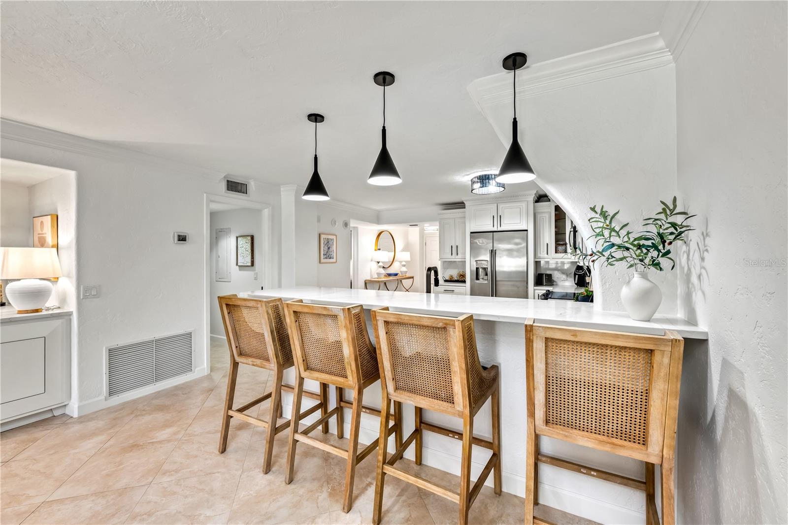 Image 12 of 75 For 5880 Midnight Pass Road 210