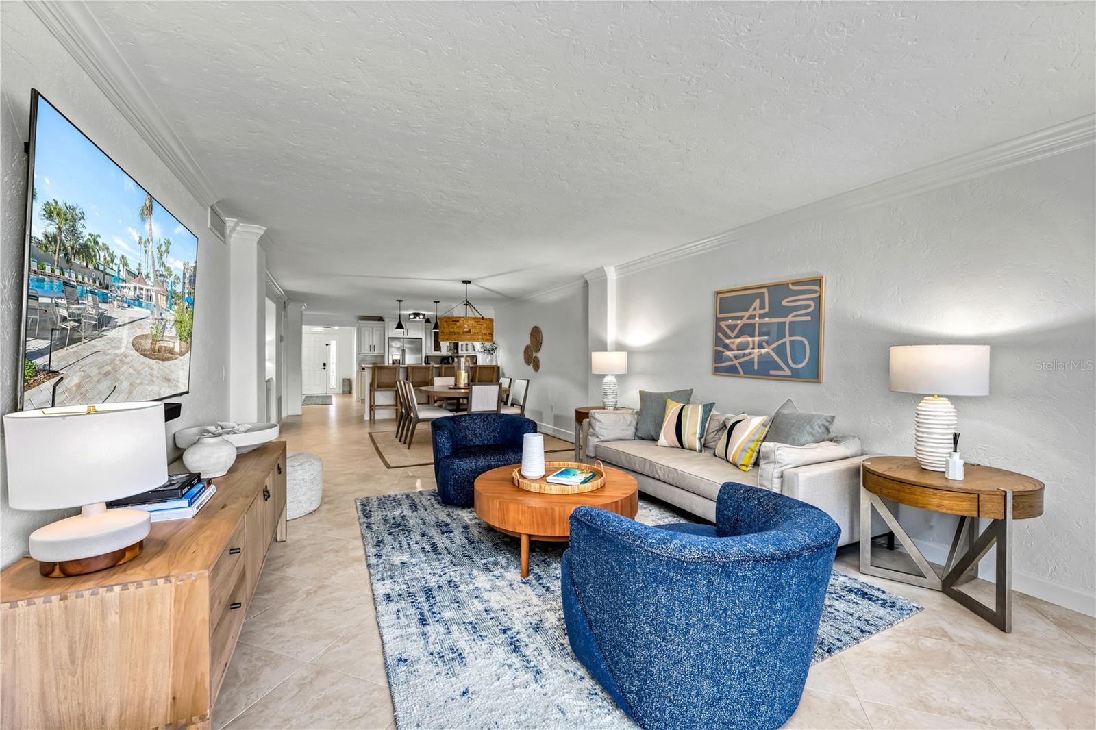 Image 19 of 75 For 5880 Midnight Pass Road 210