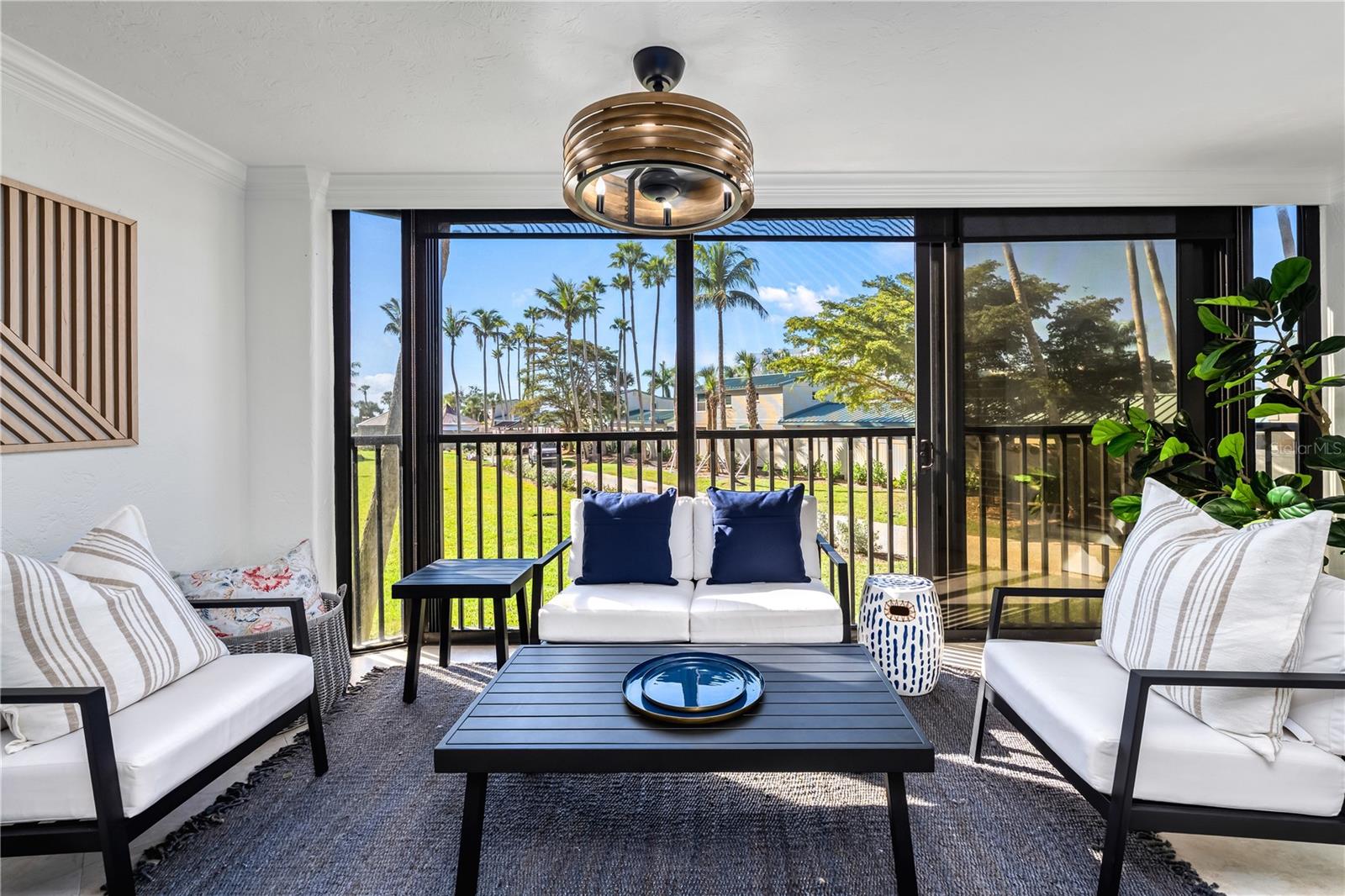 Image 22 of 75 For 5880 Midnight Pass Road 210