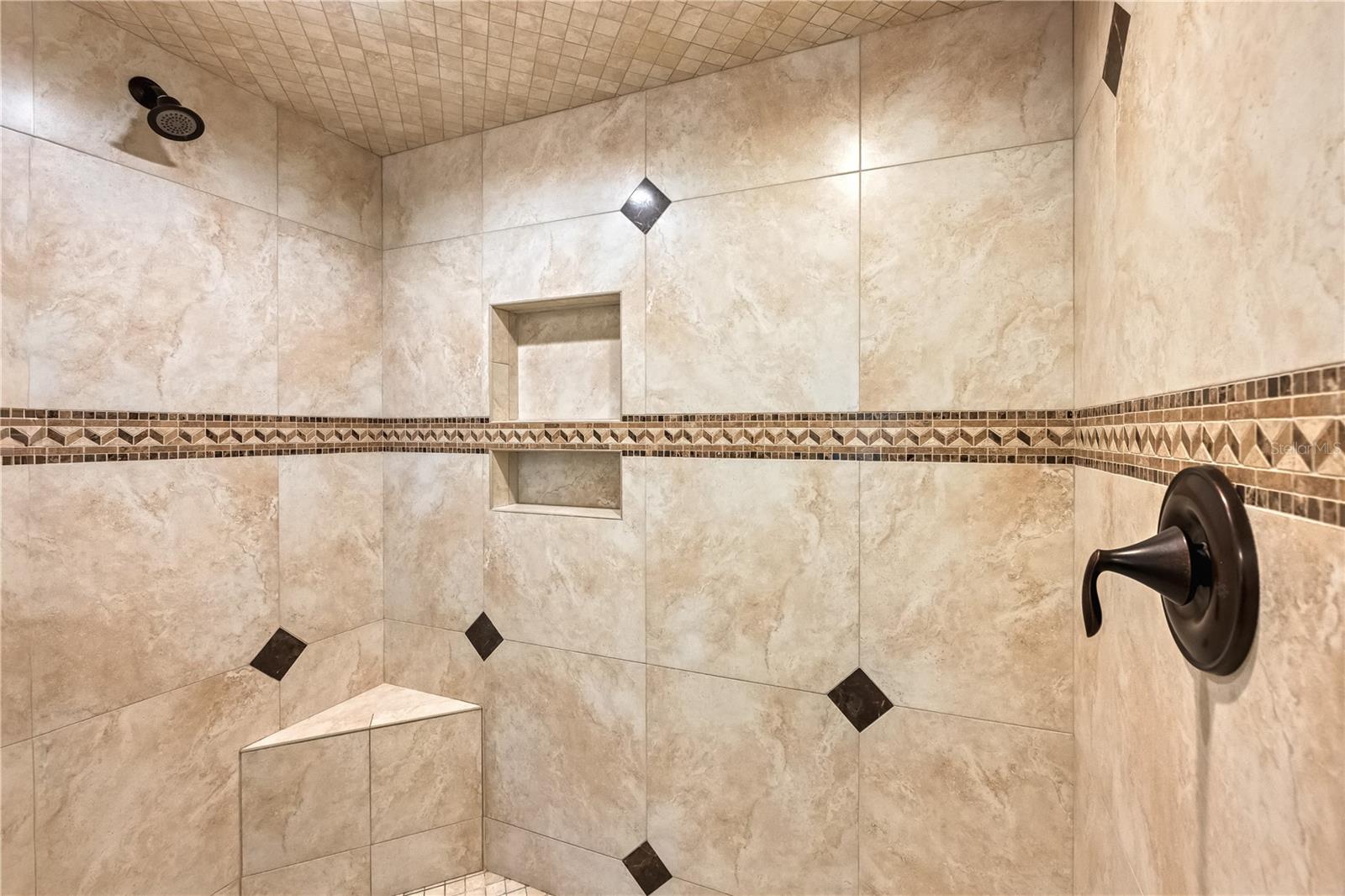 Image 30 of 75 For 5880 Midnight Pass Road 210