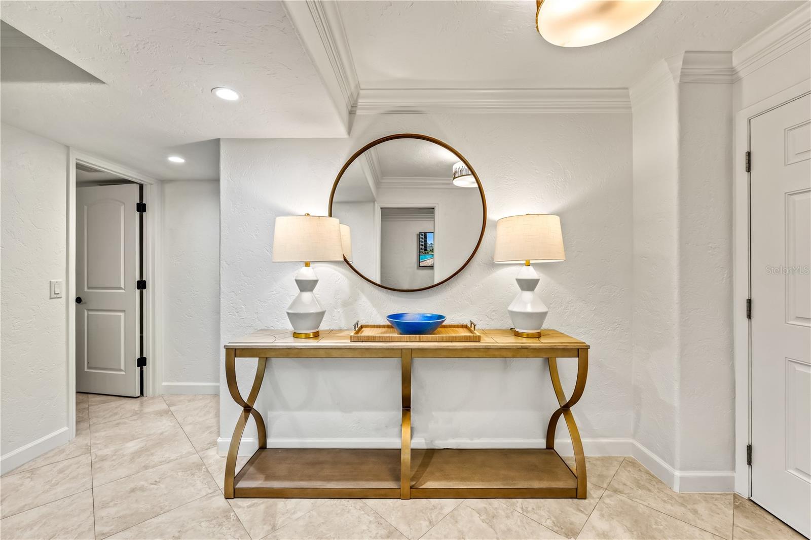 Image 4 of 75 For 5880 Midnight Pass Road 210