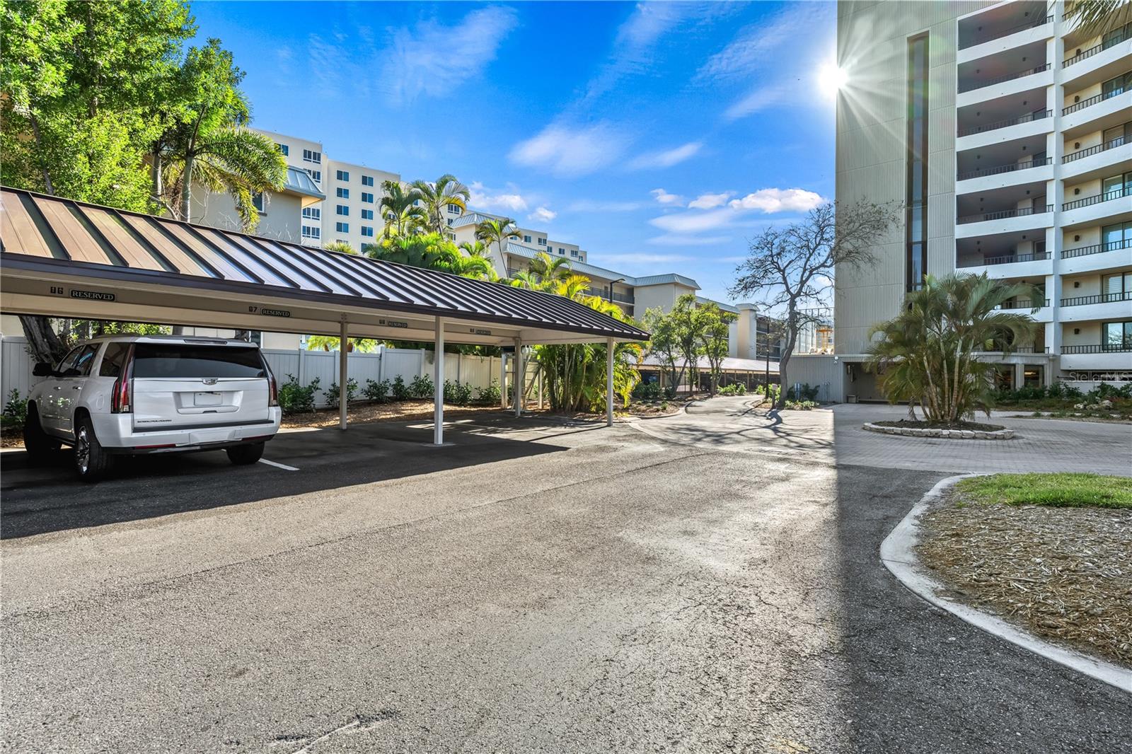 Image 44 of 75 For 5880 Midnight Pass Road 210