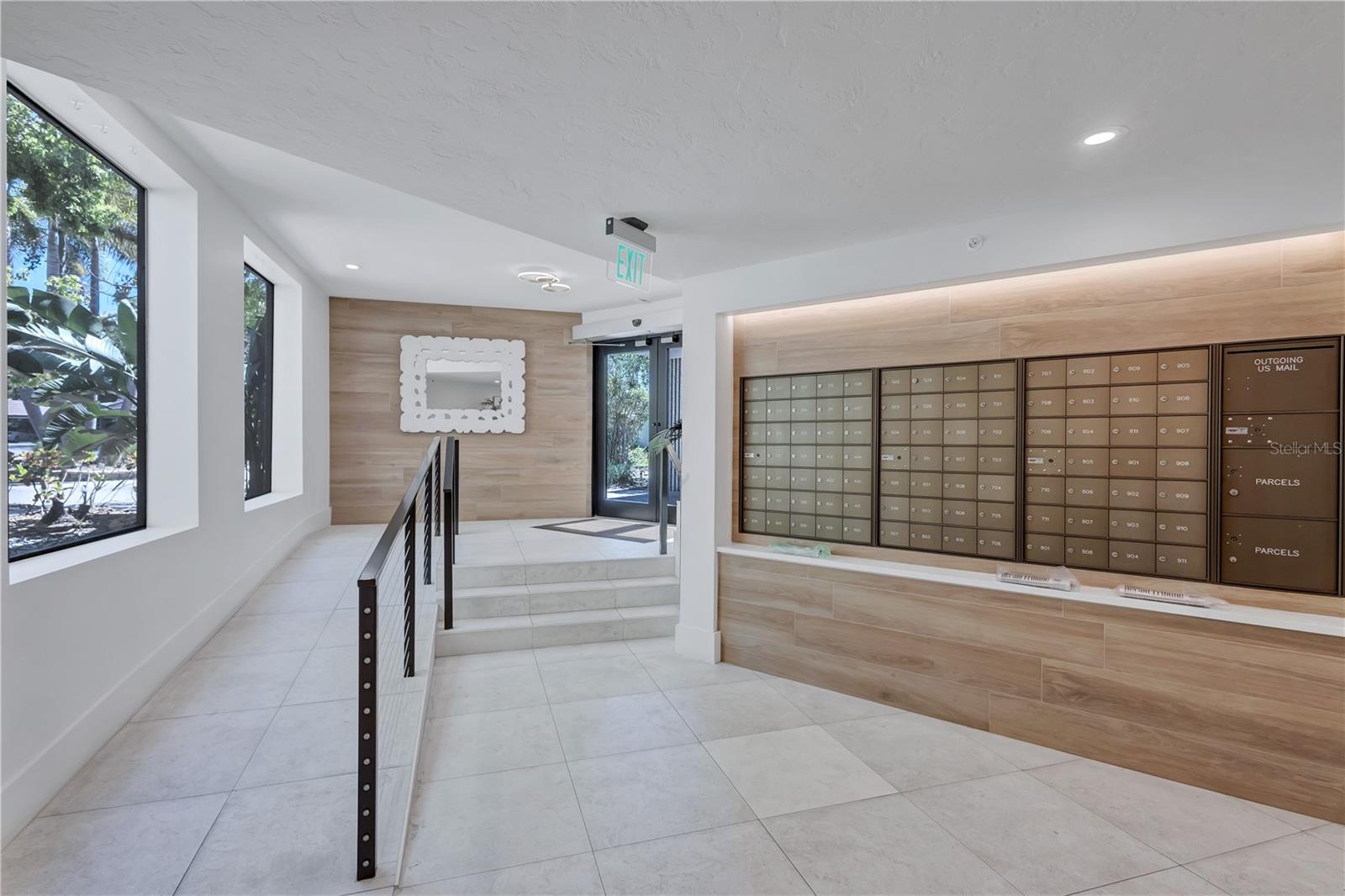 Image 46 of 75 For 5880 Midnight Pass Road 210