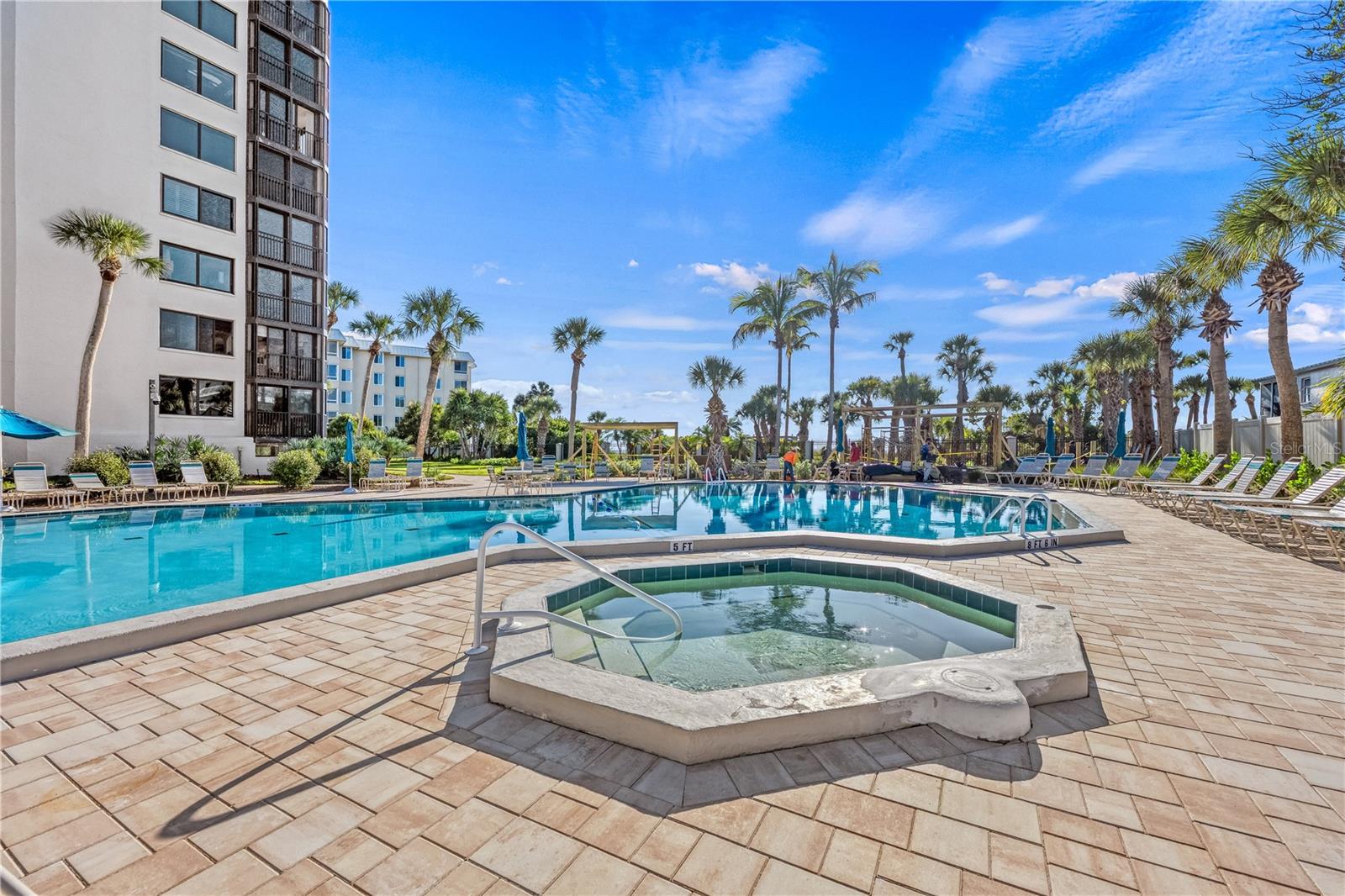 Image 50 of 75 For 5880 Midnight Pass Road 210