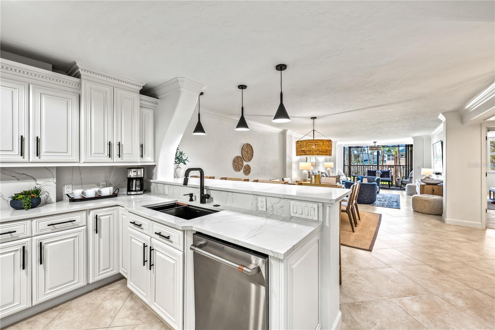 Image 6 of 75 For 5880 Midnight Pass Road 210