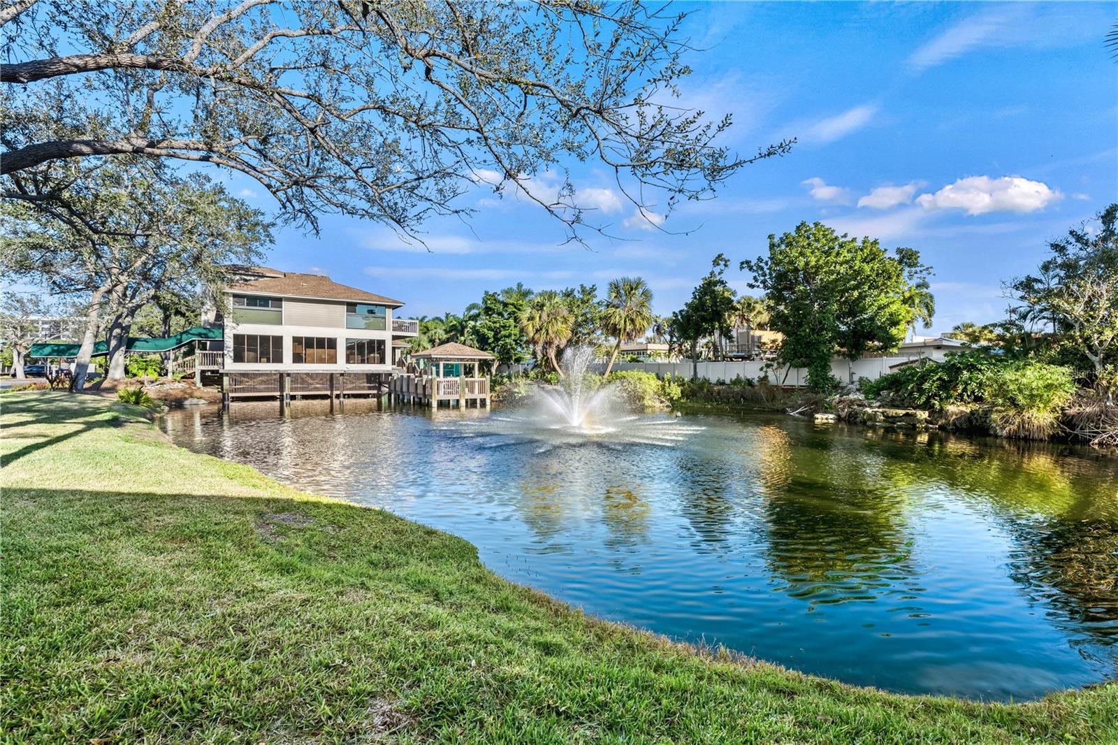 Image 62 of 75 For 5880 Midnight Pass Road 210