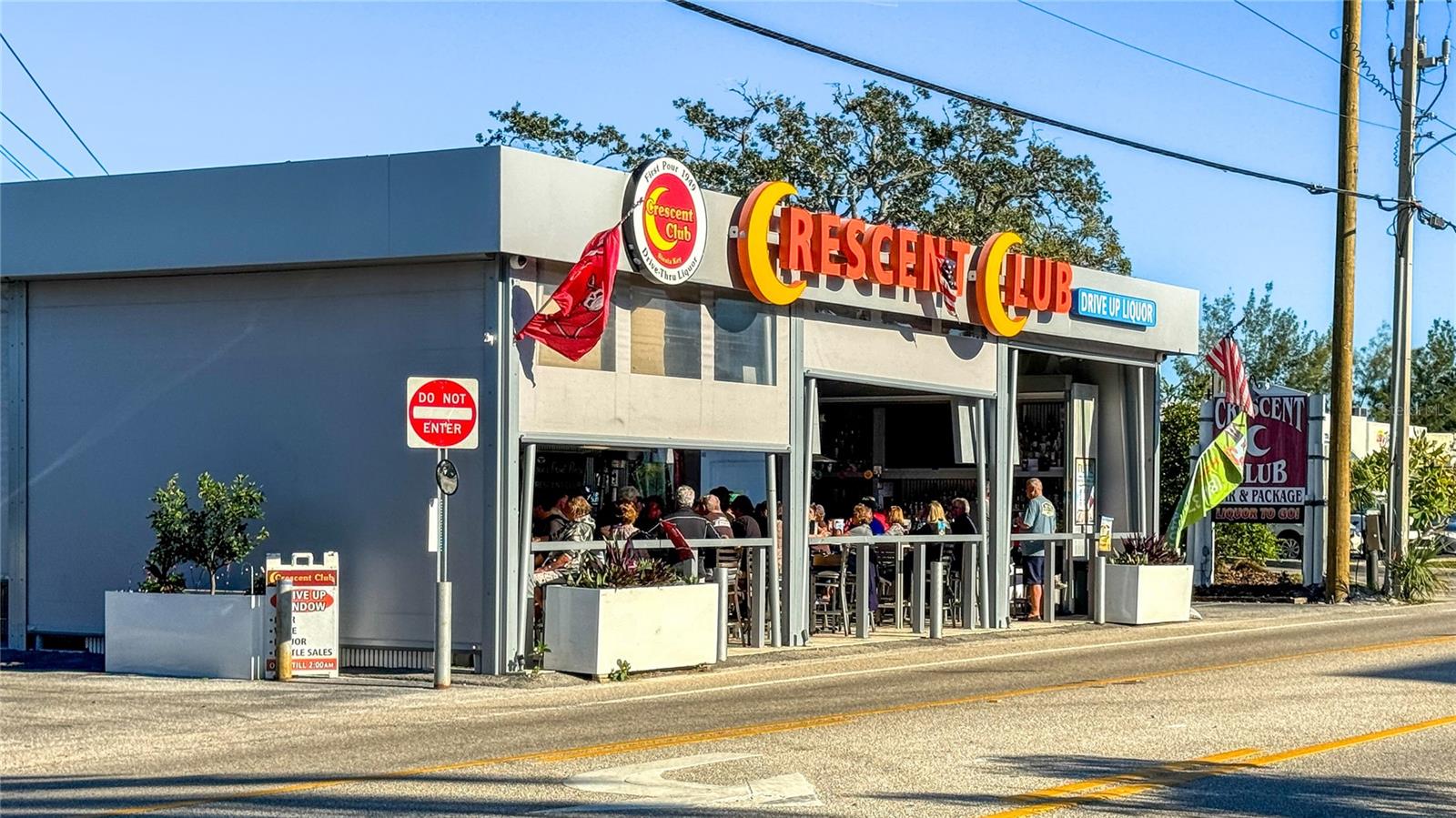 Image 65 of 75 For 5880 Midnight Pass Road 210