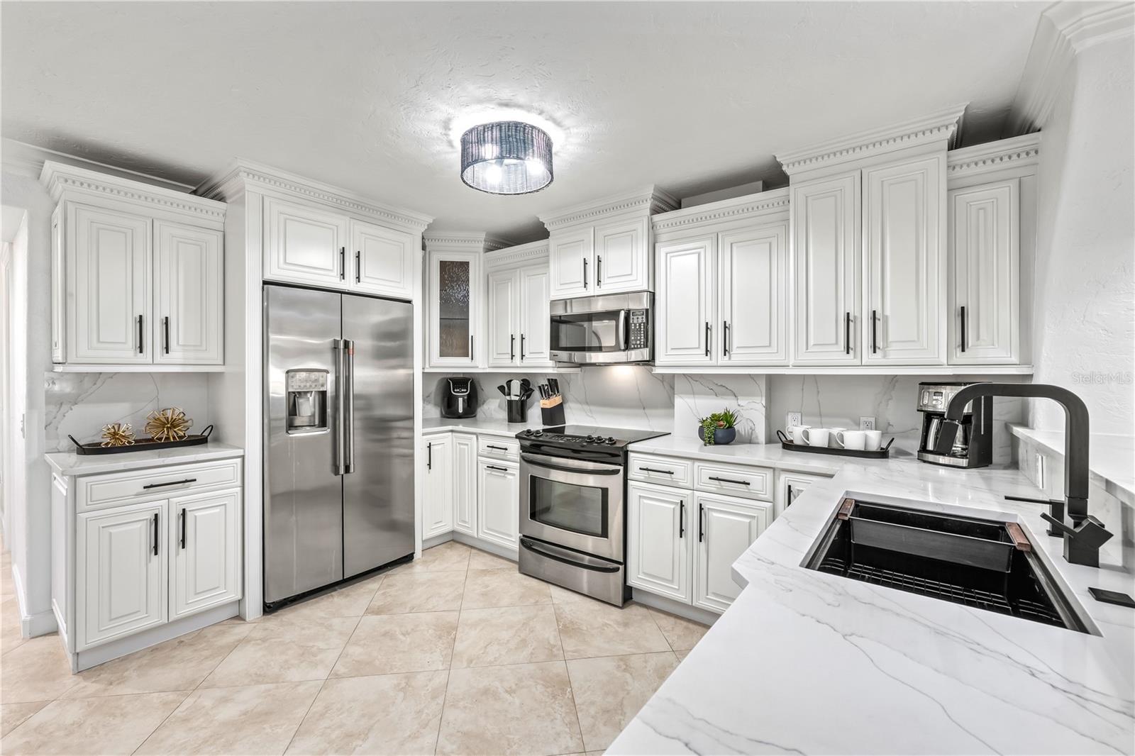 Image 7 of 75 For 5880 Midnight Pass Road 210