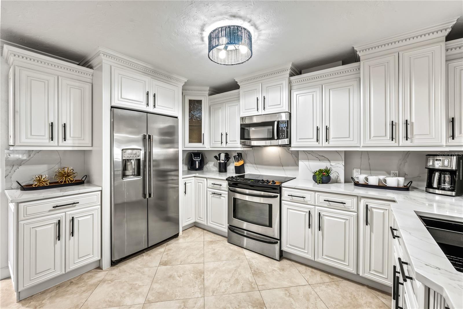 Image 9 of 75 For 5880 Midnight Pass Road 210