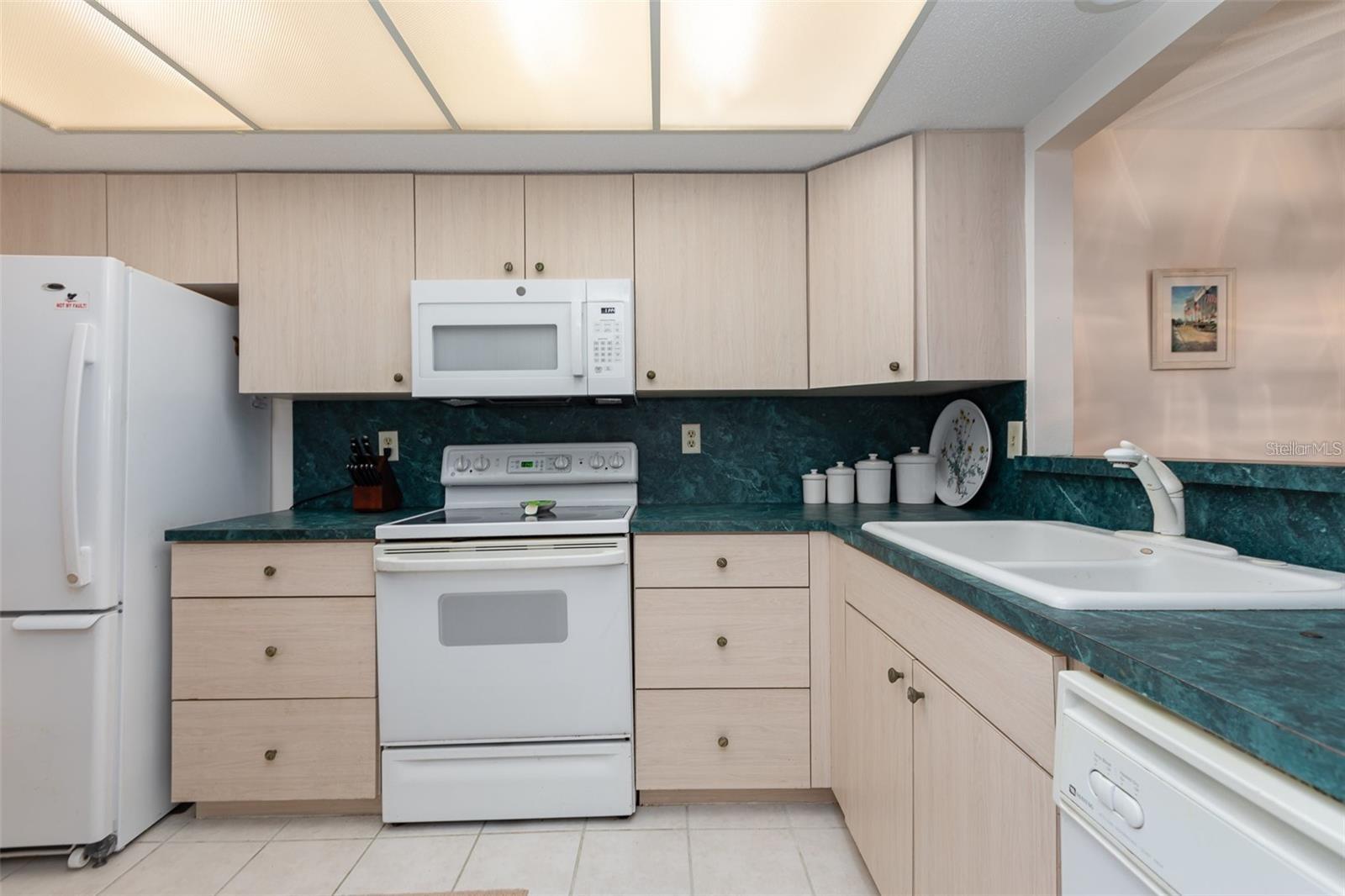 Image 7 of 17 For 756 Avenida Estancia  162